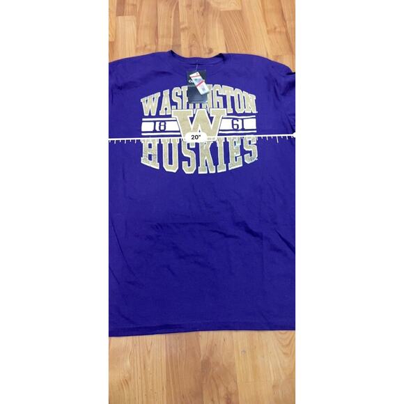 Washington Huskies Shirt Purple Logo Graphic Shirt Men's L NWT - Picture 3 of 4
